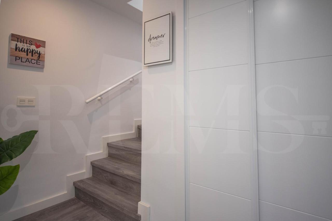 Apartamento Modern Duplex With A Garden View - Center By Rems